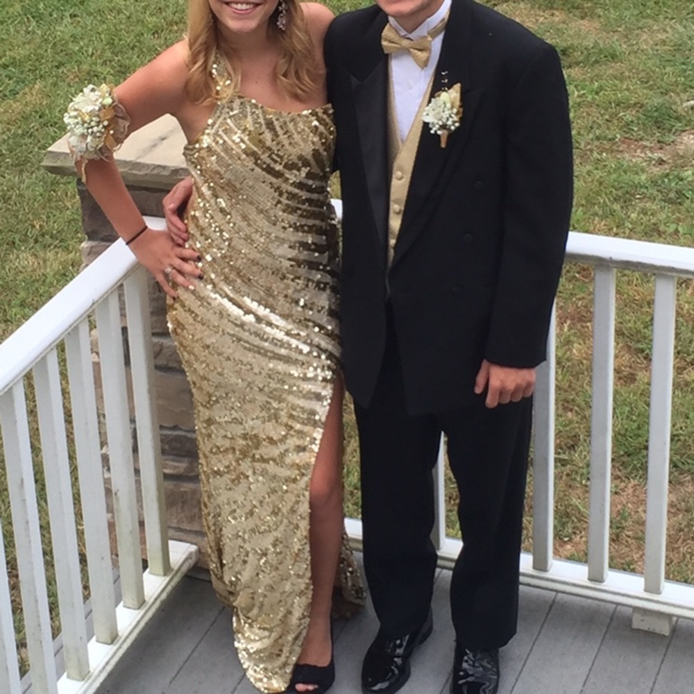 Gold sequin HC/Prom dress. Size 4